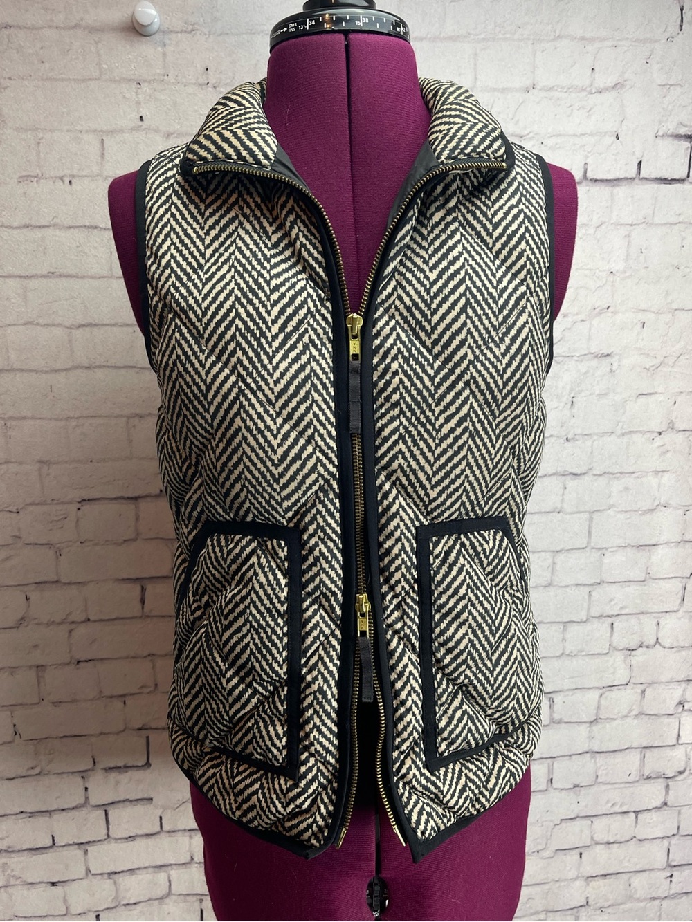 J Crew size XXS Herringbone Excursion Vest cream and black